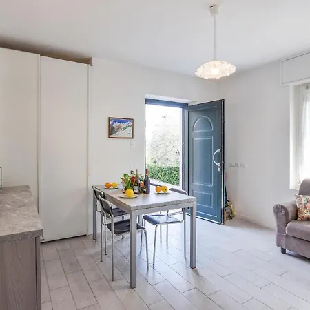 Stunning In With 1 Bedrooms *