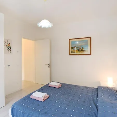 Stunning In With 1 Bedrooms Gardone Riviera