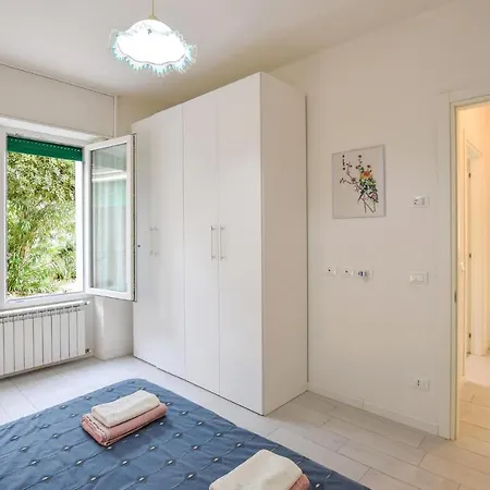 Stunning In With 1 Bedrooms Gardone Riviera