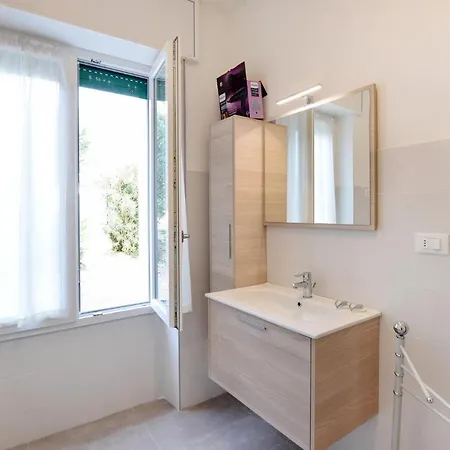 Stunning In With 1 Bedrooms Gardone Riviera